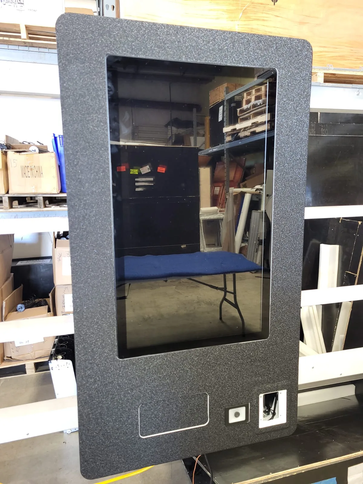 Wall-mounted vape vending machine gallery image 107