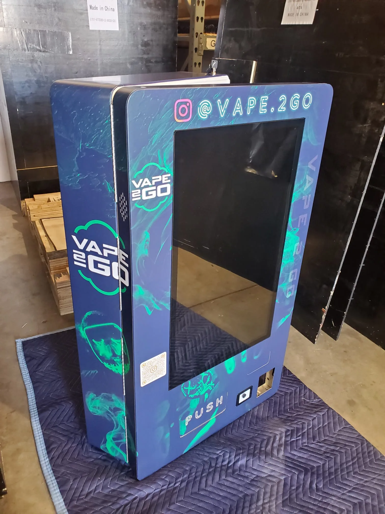 Wall-mounted vape vending machine gallery image 115