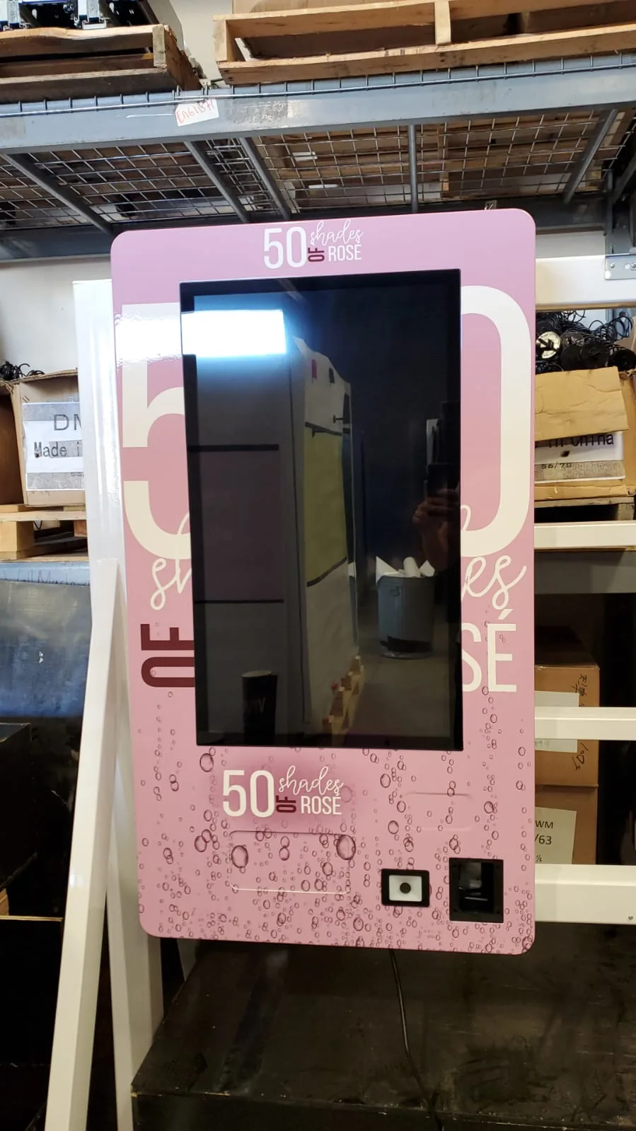 Wall-mounted vape vending machine gallery image 148