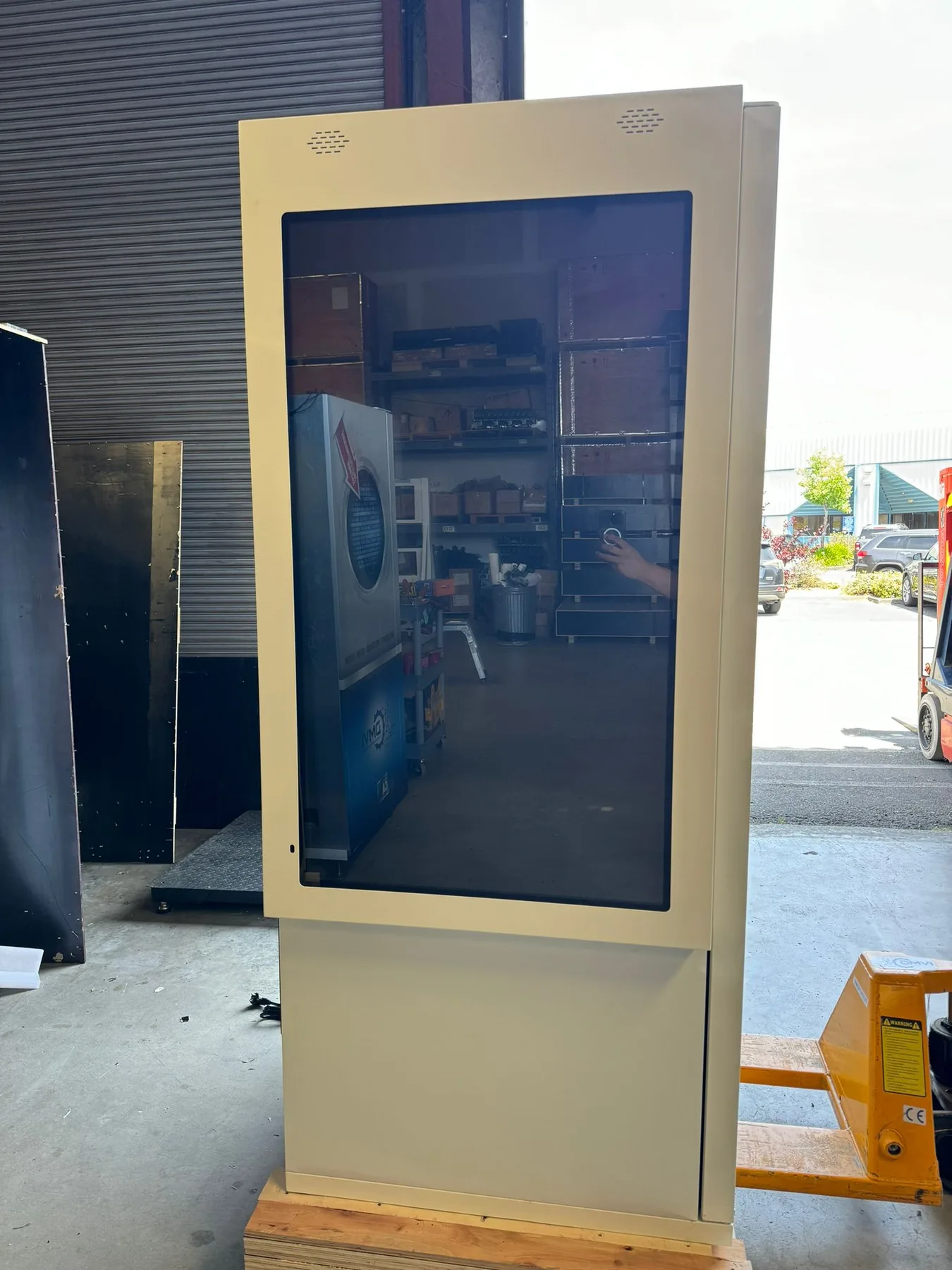 Smart Vending Machine 884