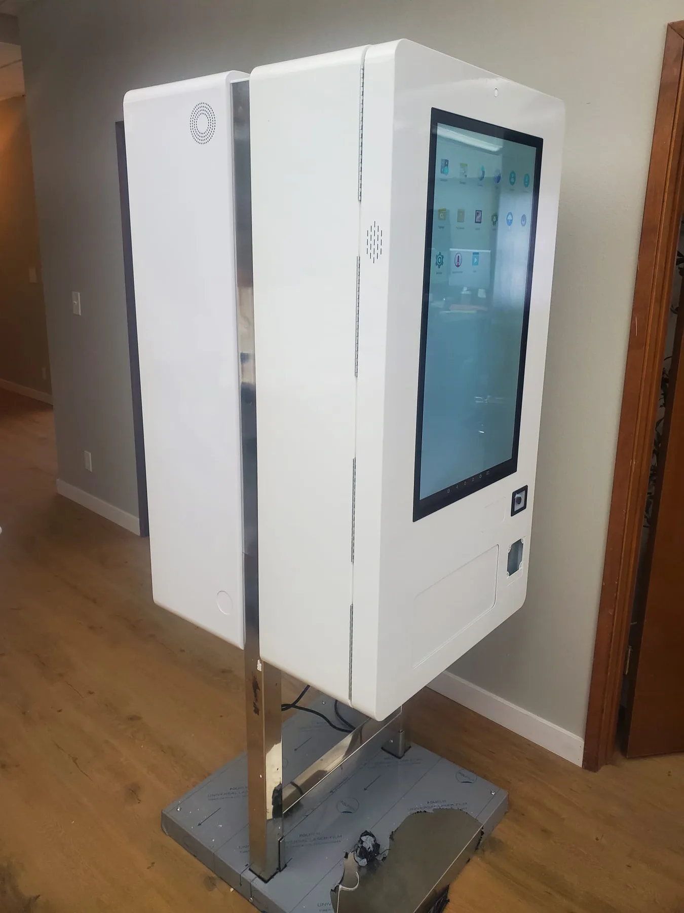 Wall Mounted Vending Machine 360