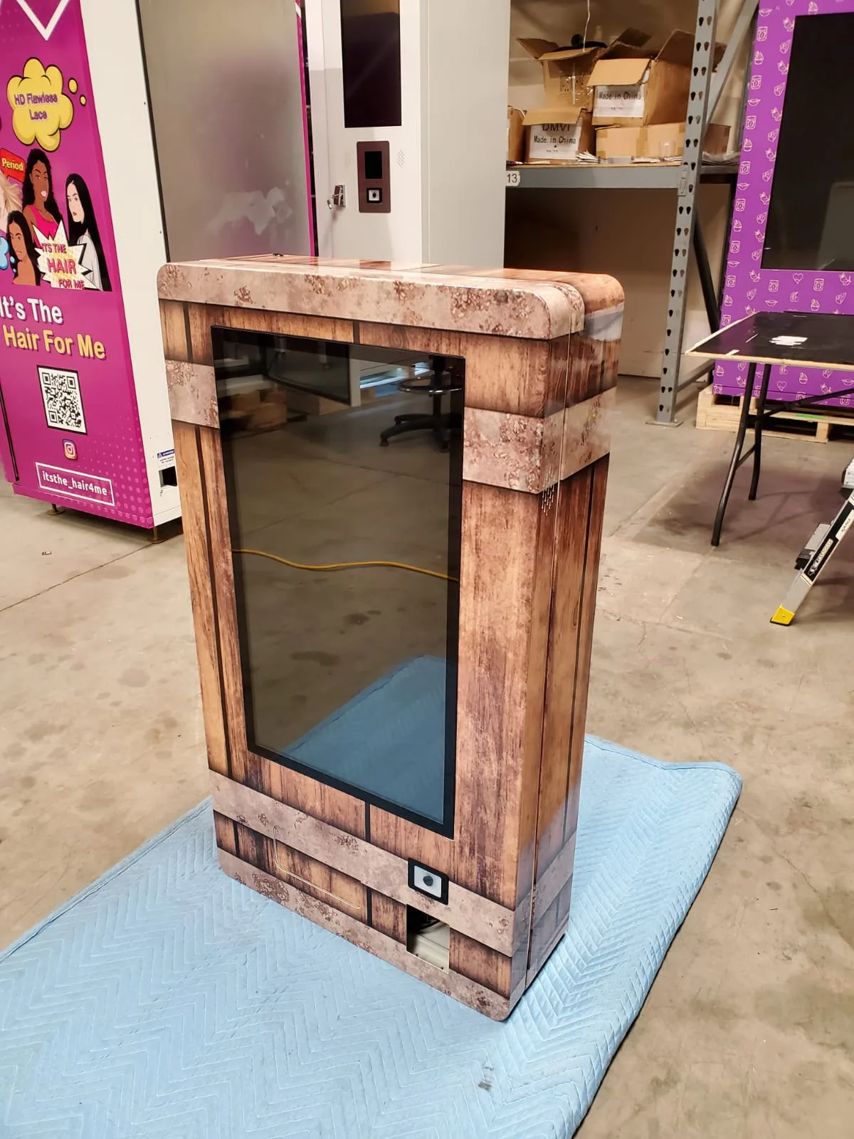 Wall Mounted Vending Machine 635